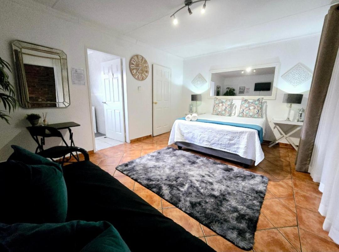 Zhantique Guest House 1- Unit 5 Boksburg Luaran gambar