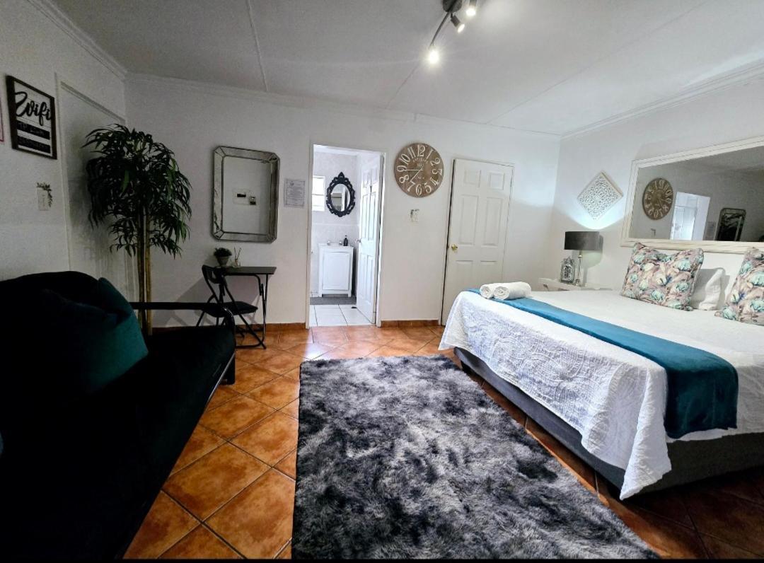 Zhantique Guest House 1- Unit 5 Boksburg Luaran gambar