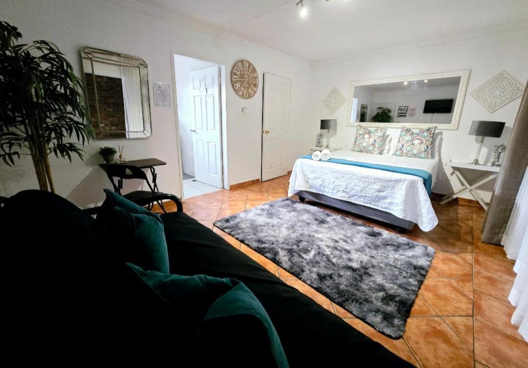 Zhantique Guest House 1- Unit 5 Boksburg Luaran gambar